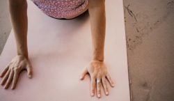 5 полезных для женщин йога-асан на каждый день